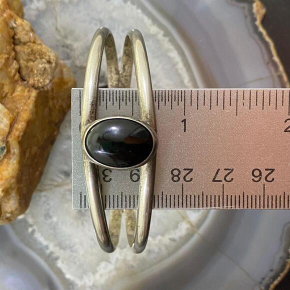 Signed Vintage Native American Sterling Oval Onyx Split Shank Bracelet For Women - Picture 10 of 10